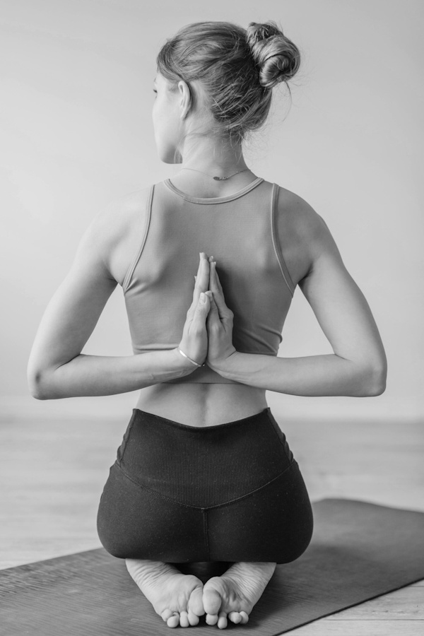 Κέλλυ Λυγδοπούλου - Δασκάλα Yoga & Pilates